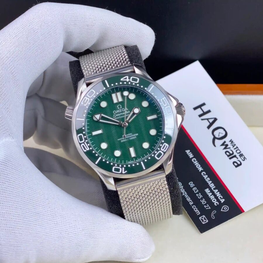 Omega Seamaster 007 Argenté Vert Hommes