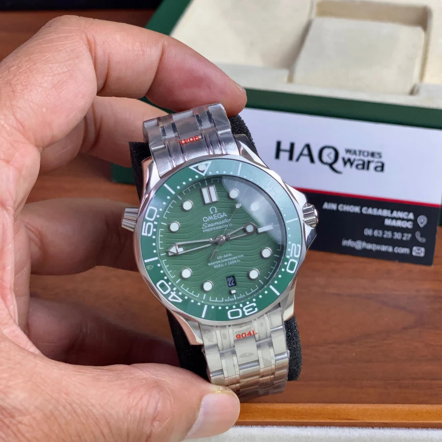 Omega Seamaster 007 Argenté Vert Hommes